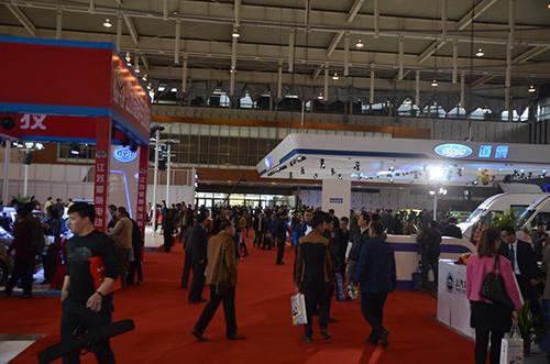 買(mǎi)車(chē)不必東奔西走 2016年展會(huì)上百個(gè)電動(dòng)汽車(chē)品牌任你挑