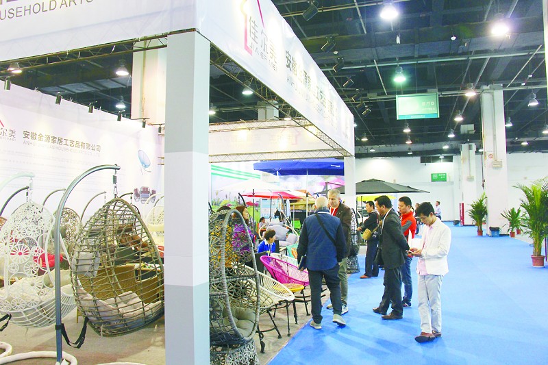 本報訊3月21日，由杭州市政府、浙江省商務(wù)廳、中國輕工工藝品進出口商會主辦，杭州市商務(wù)委員會、北京泰萊特展覽有限責任公司承辦的第9屆中國（杭州）國際花園、戶外家具及休閑用品展覽會正式亮相杭州和平國際會展中心。