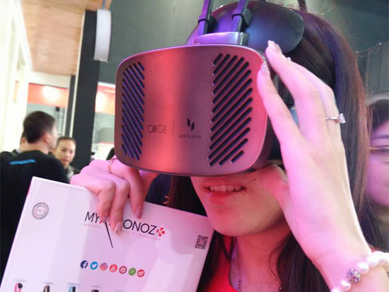 二次元咪咕展臺引爆2016世界移動大會(圖2) 二次元咪咕展臺引爆2016世界移動大會(圖2)