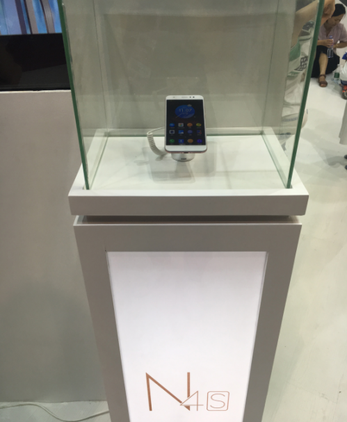 2016天翼展直擊：N4S提前驚現(xiàn)360手機(jī)全系產(chǎn)品亮相370