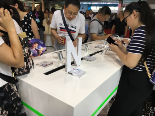 2016天翼展直擊：N4S提前驚現(xiàn)360手機(jī)全系產(chǎn)品亮相855