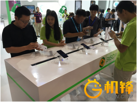 360手機產品亮相天翼展 作為受邀參展方之一(圖3) 360手機產品亮相天翼展 作為受邀參展方之一(圖3)