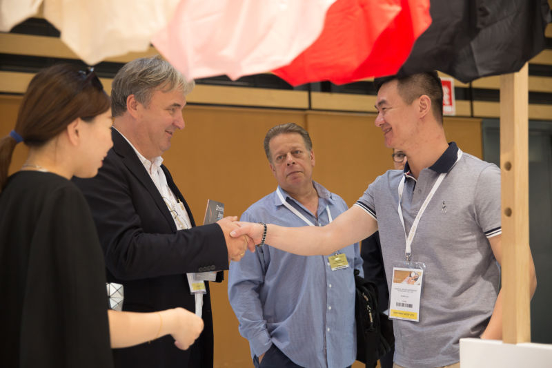 54.jpg 中國“朵女郎”亮相“法國里昂國際時尚內衣展”(圖4)