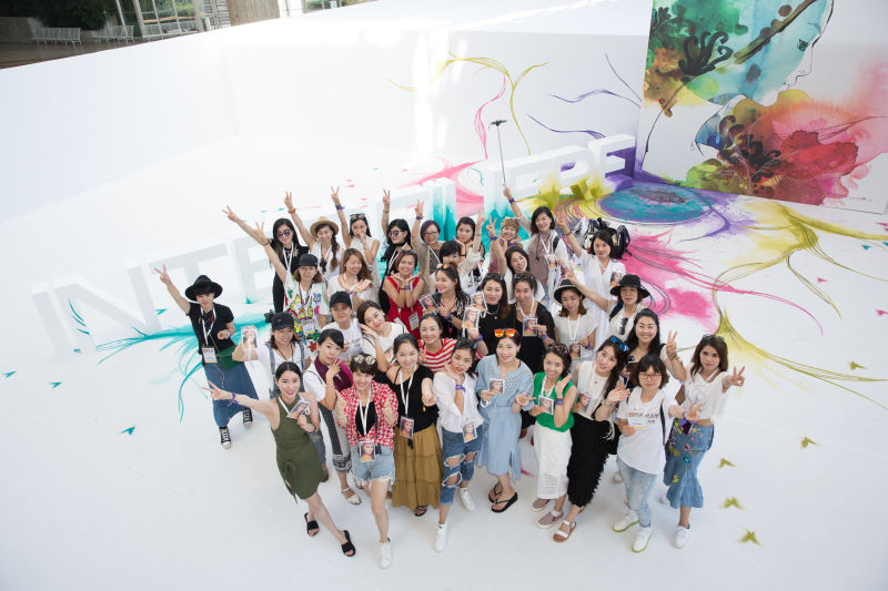 56.jpg 中國“朵女郎”亮相“法國里昂國際時尚內衣展”(圖6)