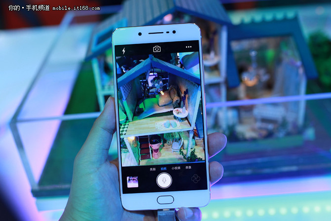 照亮電信天翼展:搶先體驗(yàn)vivo X7Plus(圖5) 照亮電信天翼展:搶先體驗(yàn)vivo X7Plus