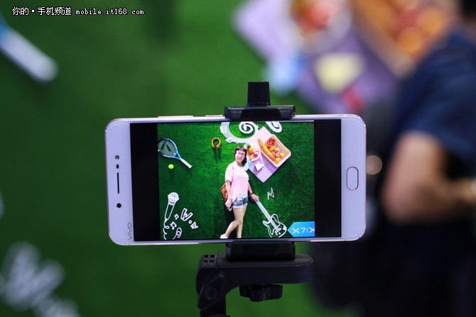 照亮電信天翼展:搶先體驗(yàn)vivo X7Plus(圖3) 照亮電信天翼展:搶先體驗(yàn)vivo X7Plus