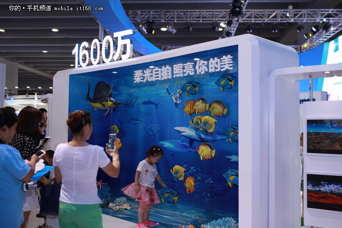 照亮電信天翼展:搶先體驗(yàn)vivo X7Plus(圖2) 照亮電信天翼展:搶先體驗(yàn)vivo X7Plus