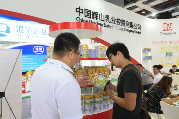 輝山奶粉閃耀2106CBME中國(guó)孕嬰童展(圖3)