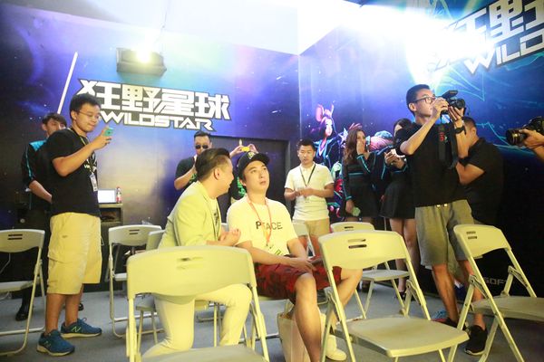 王思聰現(xiàn)身CJ巨人展臺 2億美金研發(fā)費(圖1) 王思聰現(xiàn)身CJ巨人展臺 2億美金研發(fā)費(圖1)