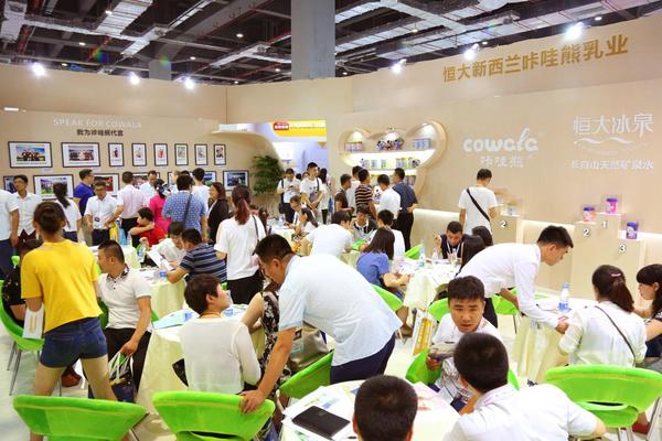 咔哇熊亮相上海嬰童展 重磅新品引多方關注(圖4) 咔哇熊亮相上海嬰童展 重磅新品引多方關注(圖4)