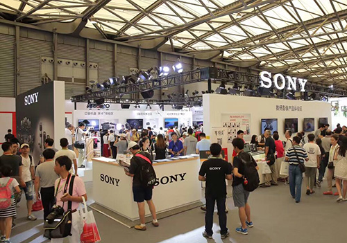 第十八屆國(guó)際攝影器材展在滬開(kāi)幕(圖2)