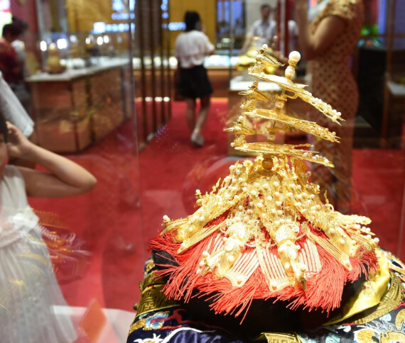 沈陽(yáng)珠寶展華麗開幕 遼寧“三寶”受觀眾關(guān)注(圖1) 沈陽(yáng)珠寶展華麗啟幕 遼寧“三寶”備受矚目