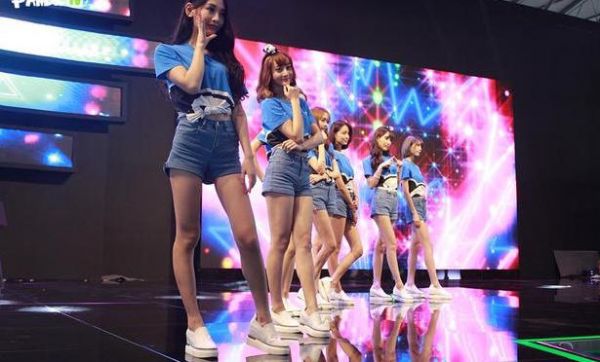 ChinaJoy展會又開撕 搶showgirl拉黑直播CEO?(圖1) 某CEO被王思聰拉黑?做直播為搶資源都蠻拼的