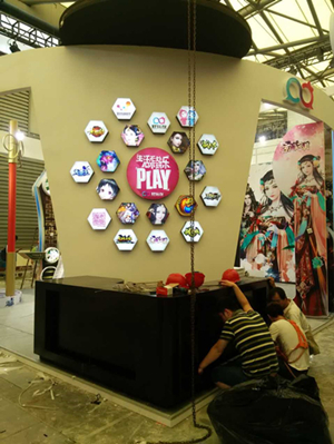 探班CJ現場 展臺搭建進行中(圖2) 探班CJ現場 好玩友火力全開 展臺搭建進行中