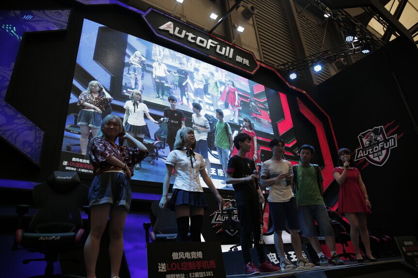 AutoFull傲風首創網布靠背電競椅，2016China Joy展上大放異彩！