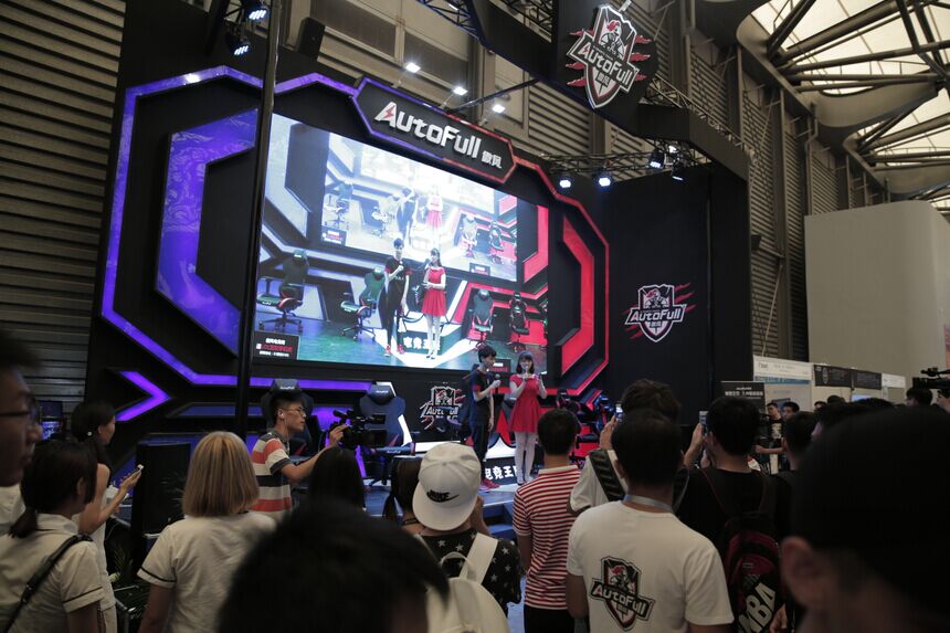 AutoFull傲風首創網布靠背電競椅，2016China Joy展上大放異彩！