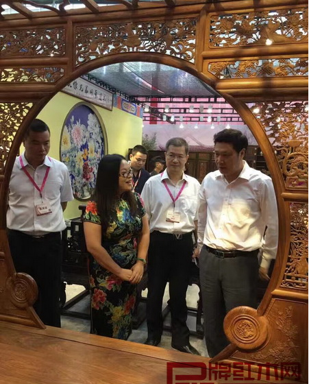 孔連紅木驚艷亮相深圳紅木展斬獲三項大獎(圖2) 孔連紅木驚艷亮相深圳紅木展斬獲三項大獎(圖2)