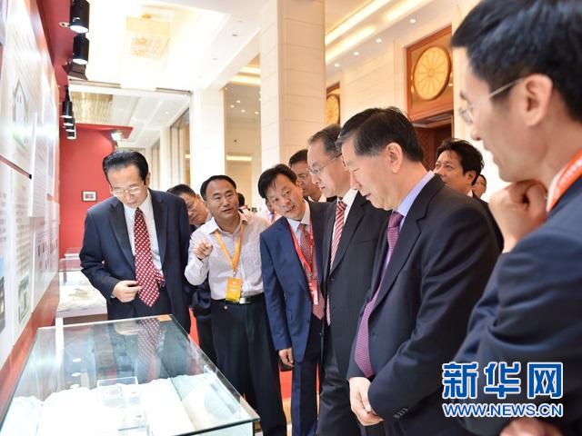 銀監會主席尚福林等參觀"江西紅色金融歷史展"(圖4) 銀監會主席尚福林等參觀 江西紅色金融歷史展