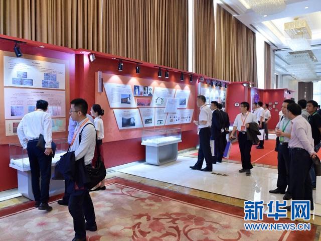 銀監會主席尚福林等參觀"江西紅色金融歷史展"(圖8) 銀監會主席尚福林等參觀 江西紅色金融歷史展