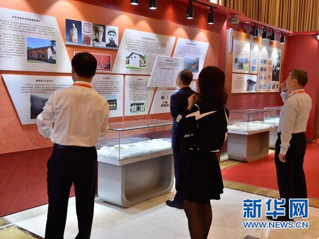 銀監會主席尚福林等參觀"江西紅色金融歷史展"(圖3) 銀監會主席尚福林等參觀 江西紅色金融歷史展