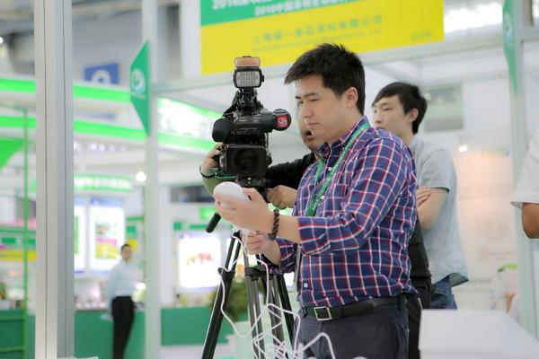 深圳生物健康展新一代智能艾灸儀受追捧(圖2) 深圳生物健康展新一代智能艾灸儀受追捧(圖2)